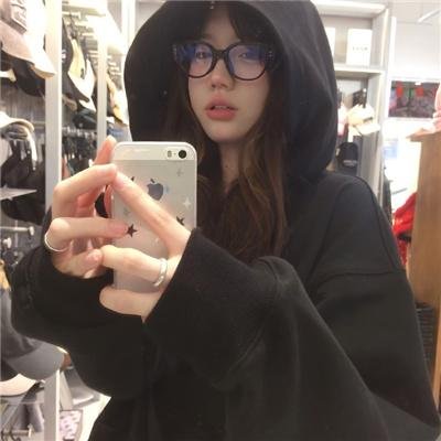 滑板女孩